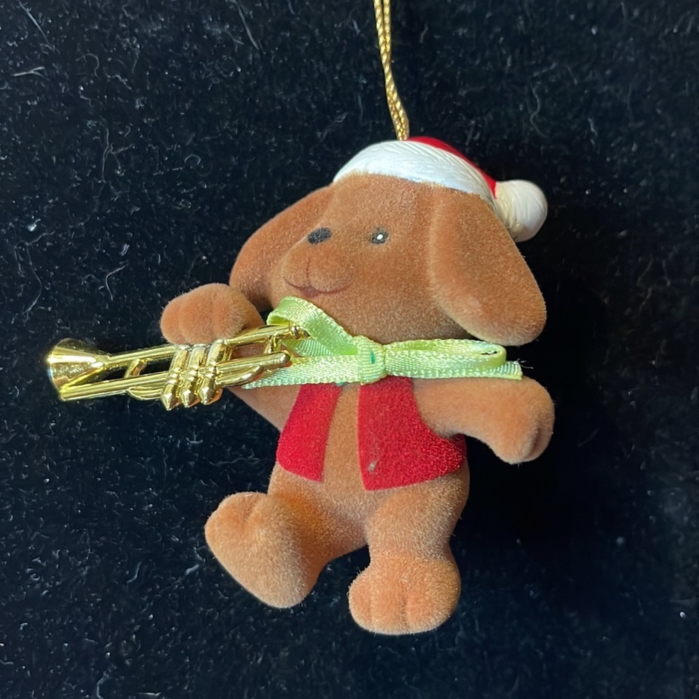 Avon Vtg Merry Marchers Xmas Ornament Puppy w/ Trumpet